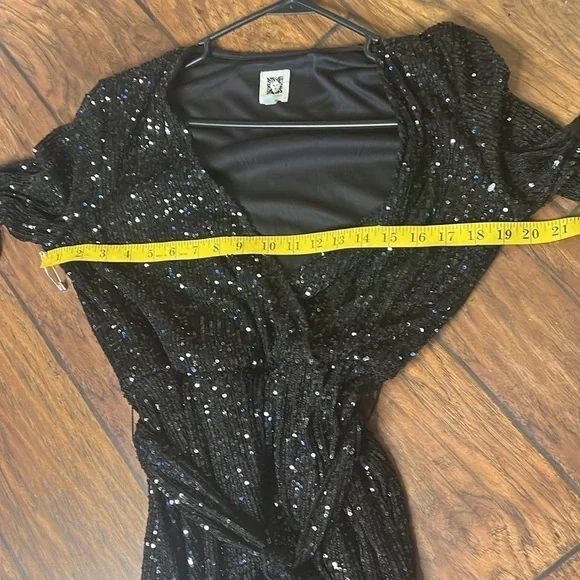▶️ Anne Klein ◀️ Black Sequin Surplice Midi Dress. Size 4